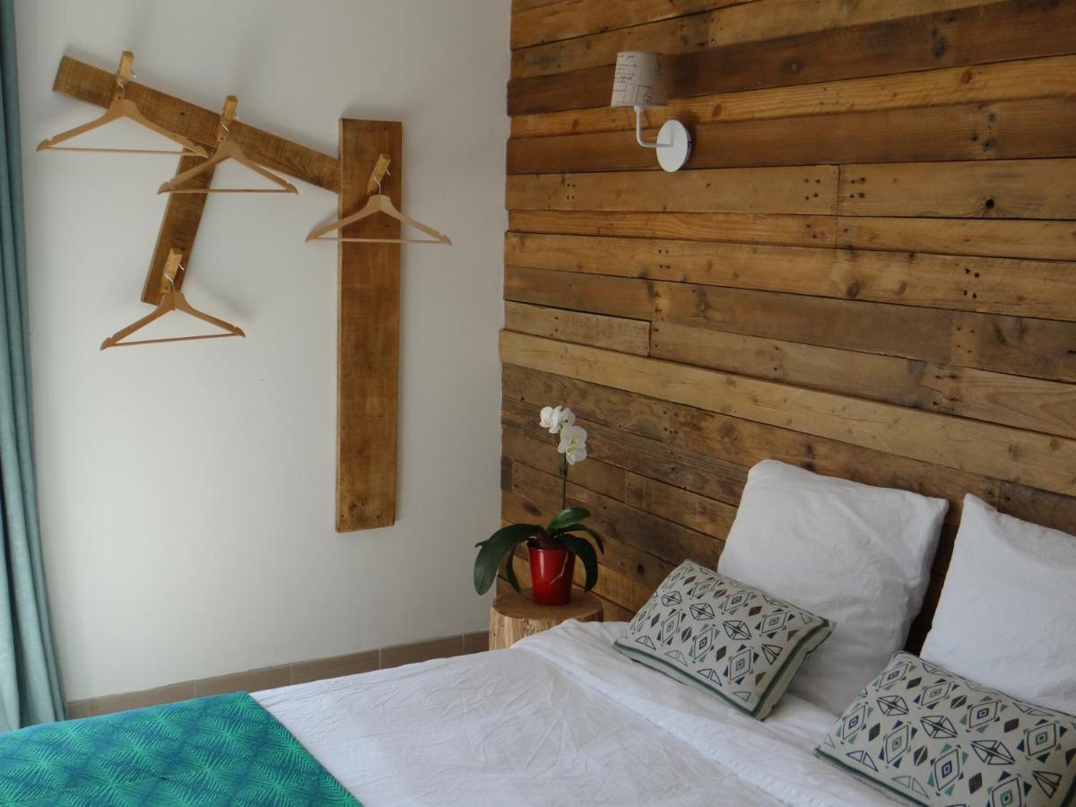 Bed and Breakfast Les Marguerites Champdolent Экстерьер фото