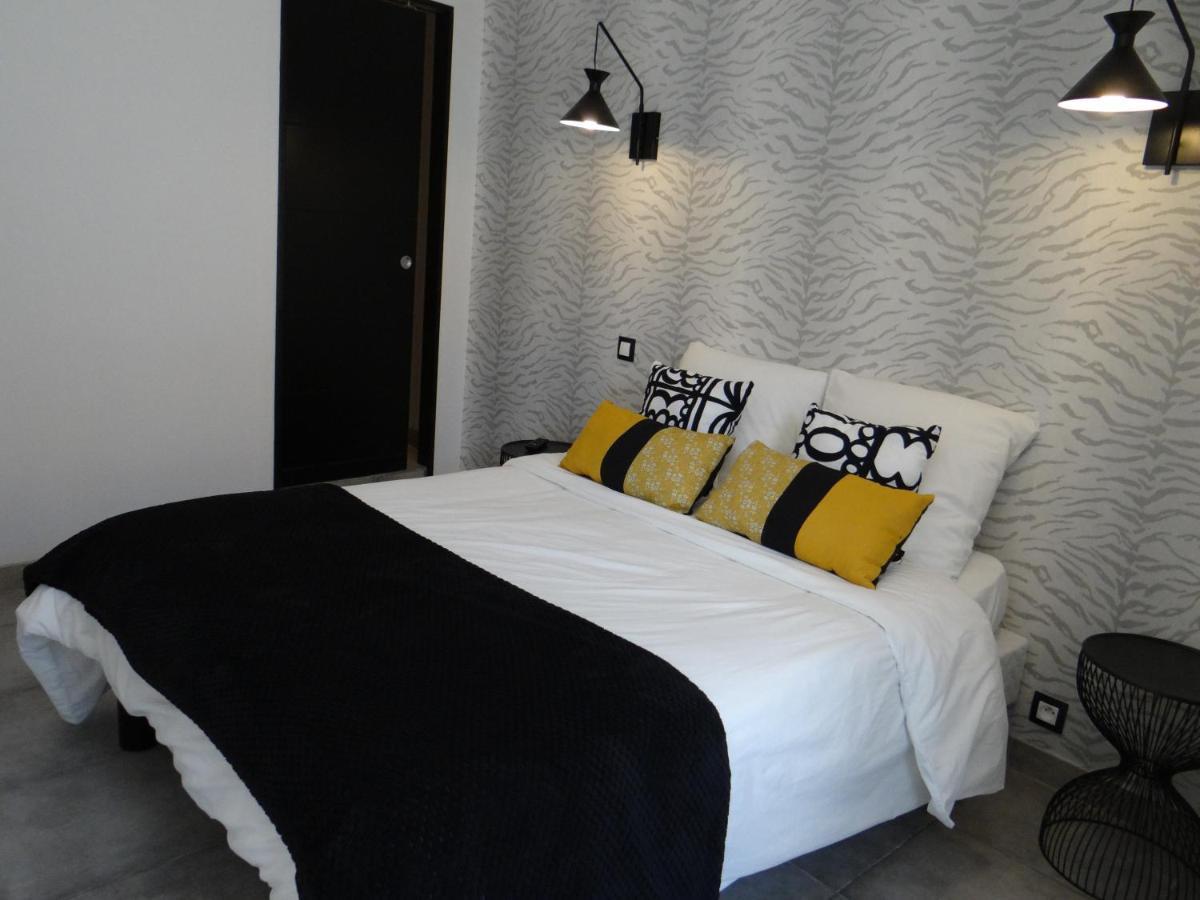 Bed and Breakfast Les Marguerites Champdolent Экстерьер фото