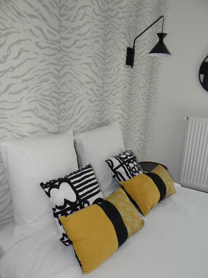 Bed and Breakfast Les Marguerites Champdolent Экстерьер фото