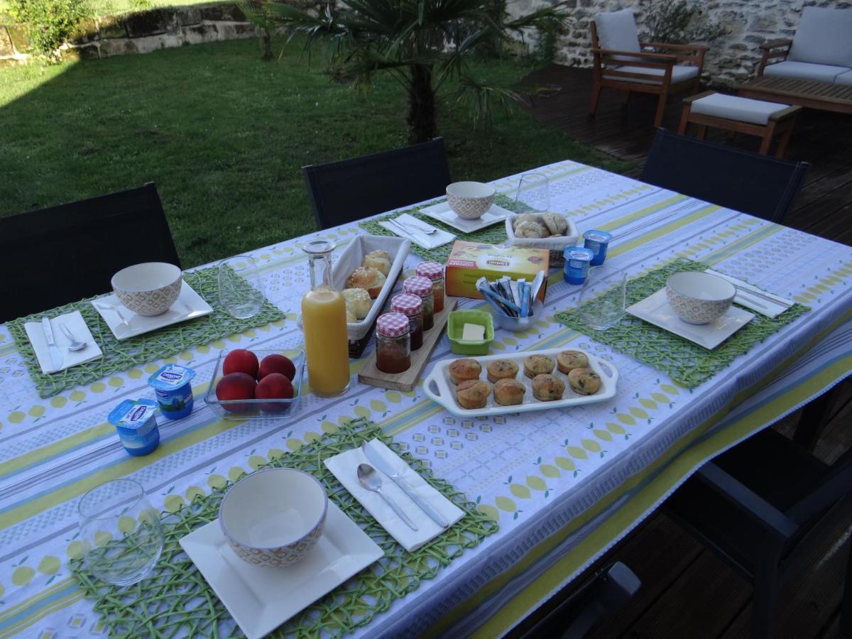 Bed and Breakfast Les Marguerites Champdolent Экстерьер фото