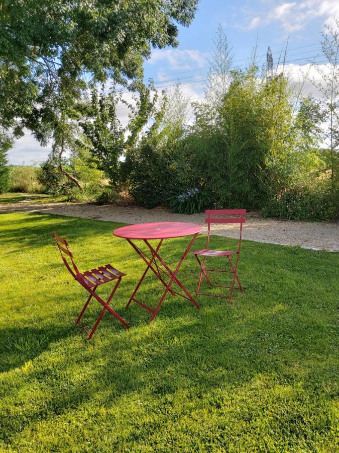 Bed and Breakfast Les Marguerites Champdolent Экстерьер фото