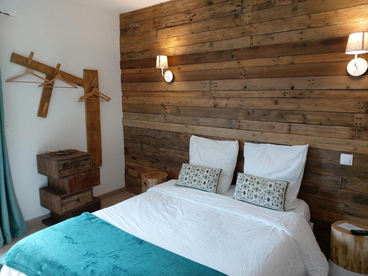 Bed and Breakfast Les Marguerites Champdolent Экстерьер фото